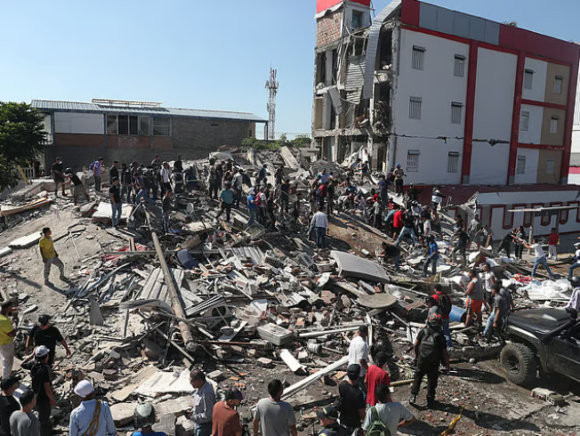 building after an earthquake struck Cali, Colombia