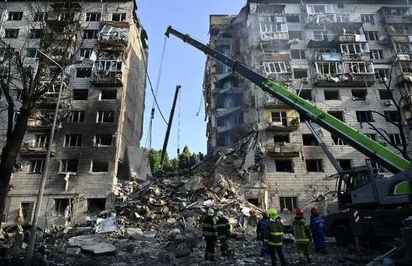 Russian Drone and Missile Strikes on Kyiv Kill at Least 10