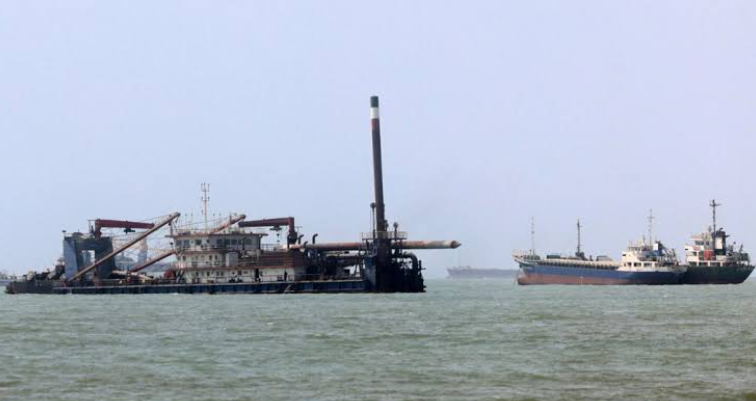 U.S. Military Strikes Iranian Launchers on Larak Island