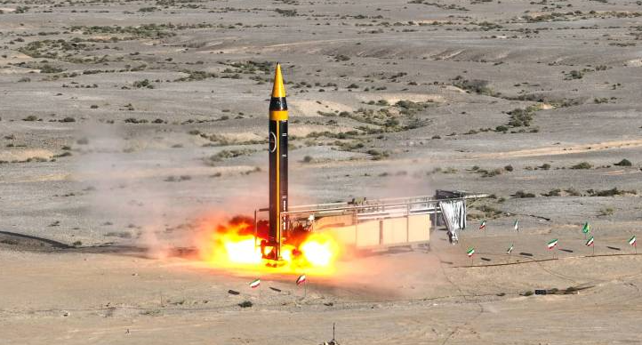 U.S. Military Strikes Iranian Launchers on Larak Island