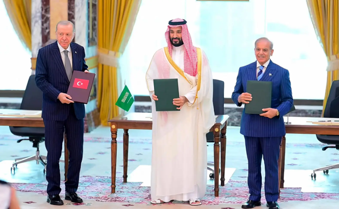 Saudi Arabia, Turkey, Pakistan sign defence pact