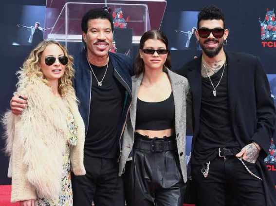Lionel Richie: Hospitalized