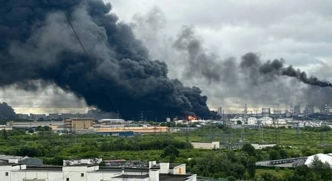 Largest attack on Moscow sees Ukraine fire hundreds of drones