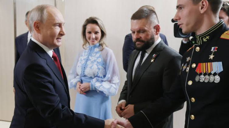Vladimir Putin Russian opposition abroad holds protests
